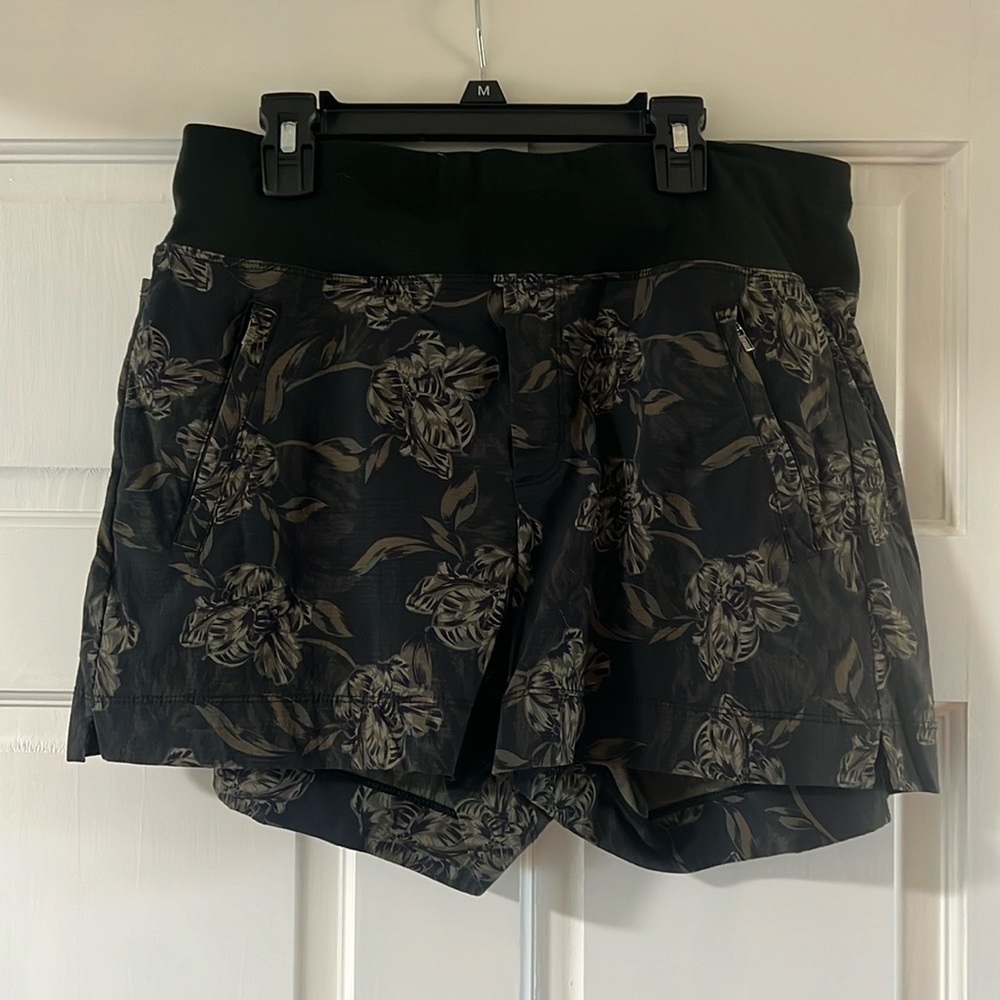 Athleta Trekkie North shorts